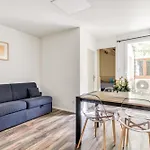 Cote Palais Avec Climatisation - Fibre & Netflix - Spacieux En Rez-de-chaussee Apartment *