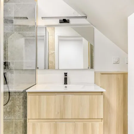 Διαμέρισμα Cote Palais Avec Climatisation - Fibre & Netflix - Spacieux En Rez-de-chaussee *