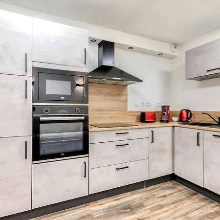 Cote Palais Avec Climatisation - Fibre & Netflix - Spacieux En Rez-de-chaussee Διαμέρισμα *