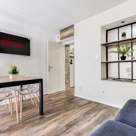 Cote Palais Avec Climatisation - Fibre & Netflix - Spacieux En Rez-de-chaussee דירה