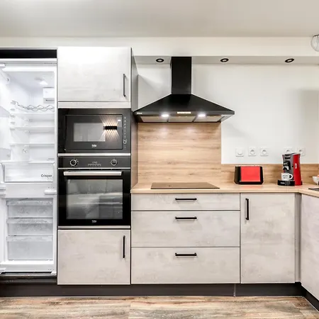 Cote Palais Avec Climatisation - Fibre & Netflix - Spacieux En Rez-de-chaussee *