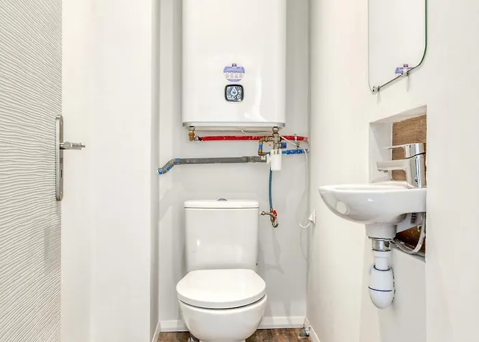 Cote Palais Avec Climatisation - Fibre & Netflix - Spacieux En Rez-de-chaussee דירה *