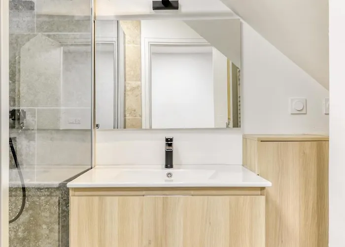 דירה Cote Palais Avec Climatisation - Fibre & Netflix - Spacieux En Rez-de-chaussee *