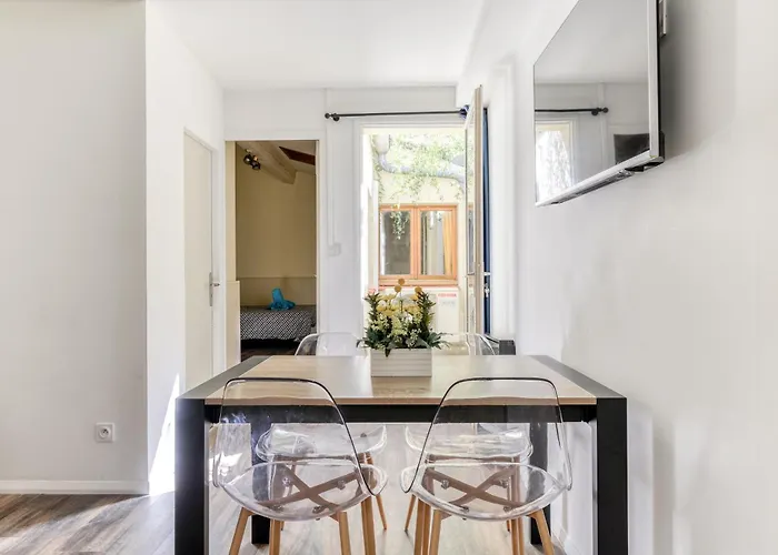 Cote Palais Avec Climatisation - Fibre & Netflix - Spacieux En Rez-de-chaussee