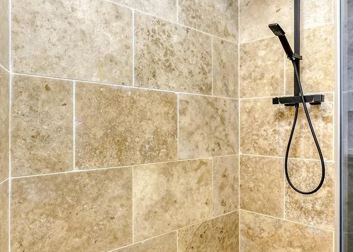 Cote Palais Avec Climatisation - Fibre & Netflix - Spacieux En Rez-de-chaussee