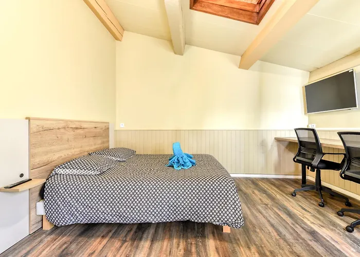 Apartment Cote Palais Avec Climatisation - Fibre & Netflix - Spacieux En Rez-de-chaussee *