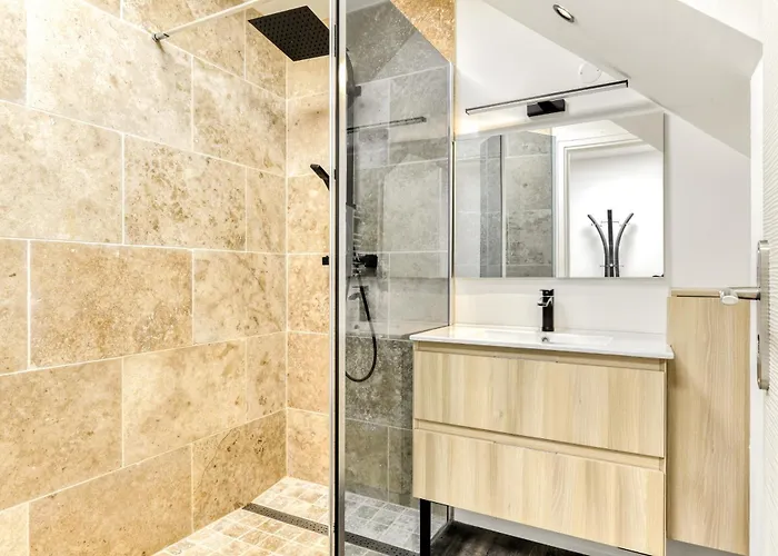 Cote Palais Avec Climatisation - Fibre & Netflix - Spacieux En Rez-de-chaussee Carcassonne